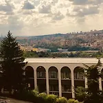 Raya Garden - Park & Winery Hotel