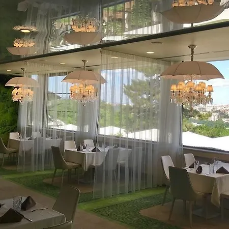 Raya Garden - Park & Winery 3* Veliko Tŭrnovo