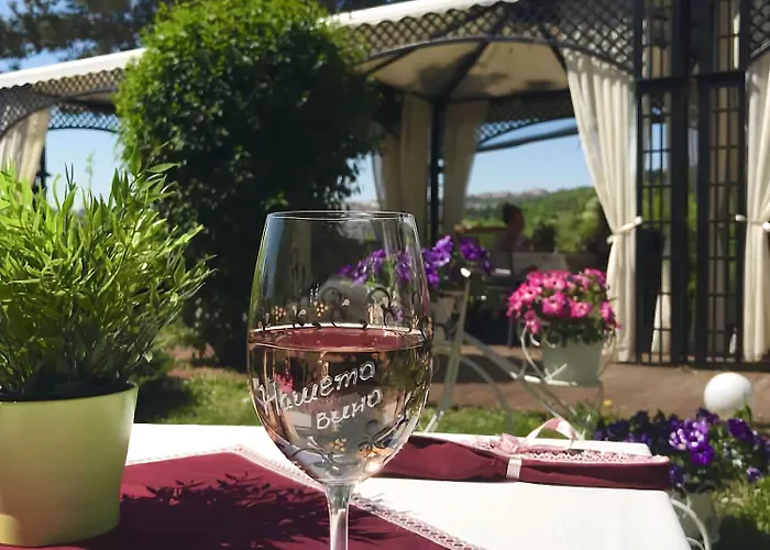 מלון Raya Garden - Park & Winery וליקו טורנובו