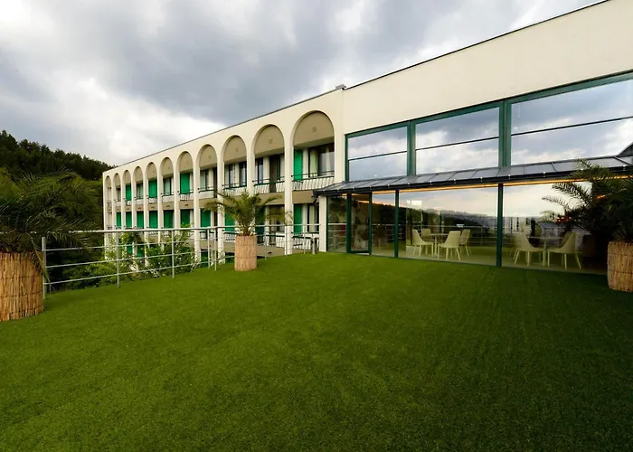 Raya Garden - Park & Winery 3*