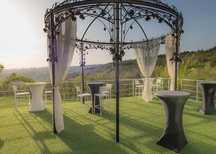 Raya Garden - Park & Winery מלון וליקו טורנובו