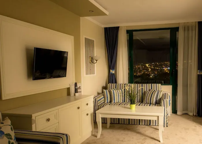 Raya Garden - Park & Winery מלון