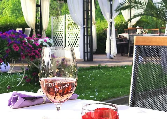 Raya Garden - Park & Winery מלון וליקו טורנובו